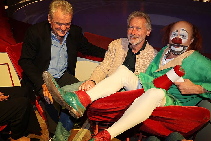 Sepp Maier, Paul Breitner und Clowb Anatoli Akerman (©Foto:Martin Schmitz)